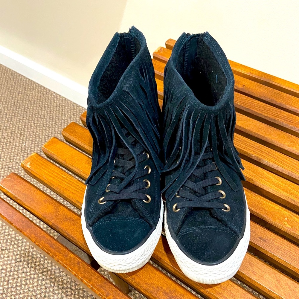 Women’s Chuck Taylor Suede sneakers Converse sz 9